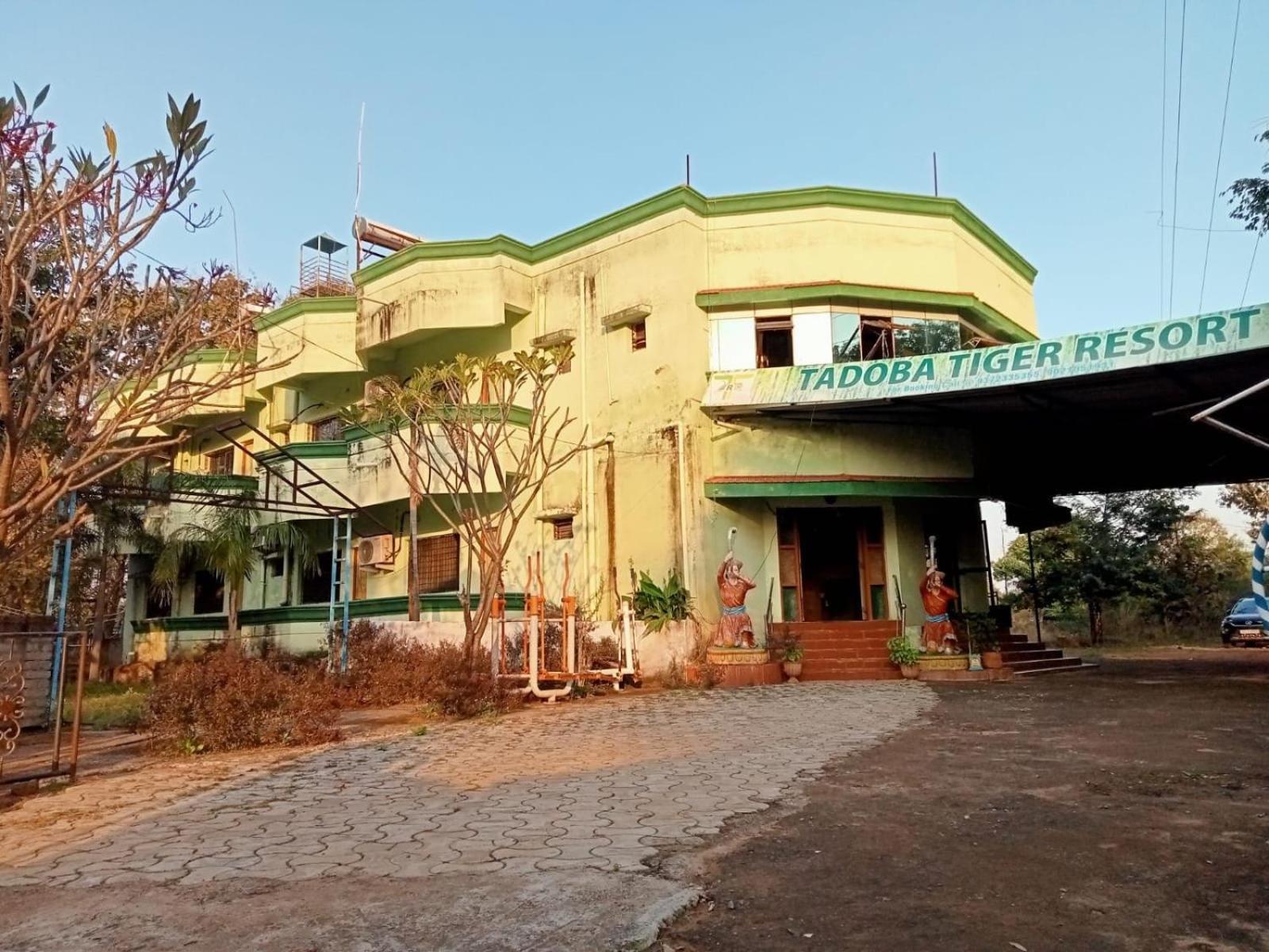Oyo Flagship Tadoba Tiger Resort Mohurli Bagian luar foto